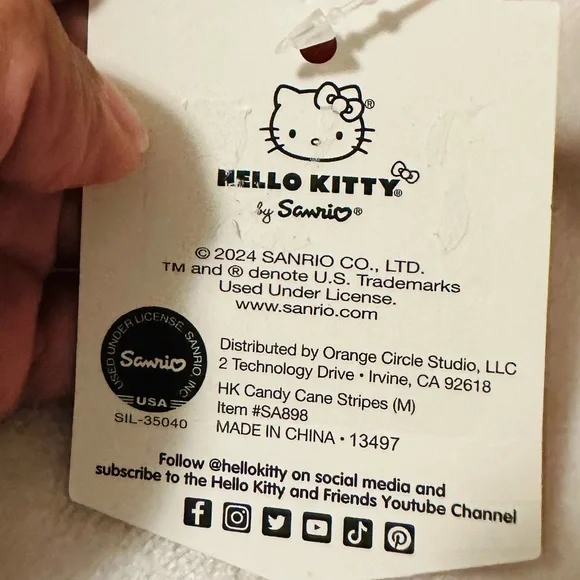 Hello Kitty Red Holiday Pouch - Picture 6 of 6